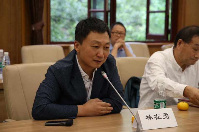 上海师范大学党委书记,先生最早的二位博士生之一林在勇教授,深切